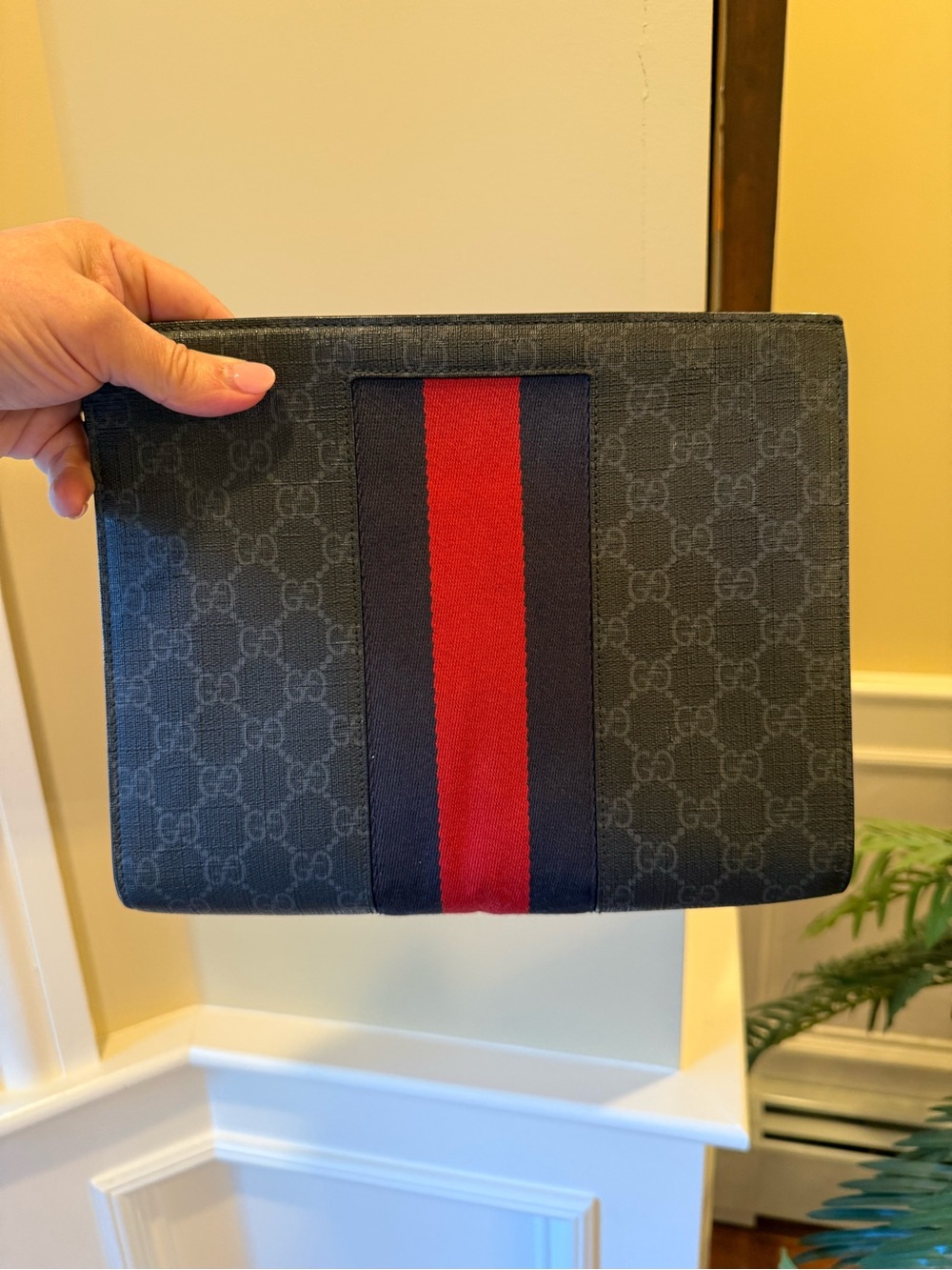 Gucci GG Supreme Monogram Clutch / Pouch – Excellent Pre-Owned Condition